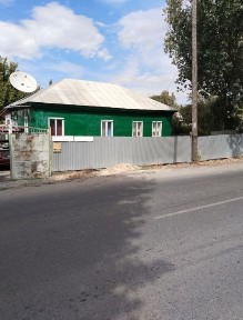 Жері 7 сотық. Центр. Срочно - Срочно продам дом в самом центре города