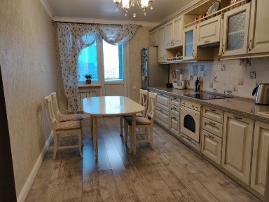 Продается 3-х комнатная квартира (ЖК Лазурный квартал)
