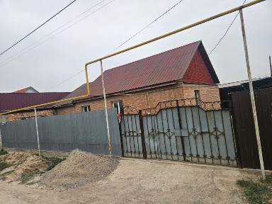 Дом с мебельным цехом