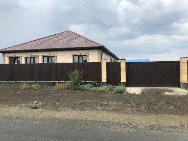 продам дом часный 10 сотк все коммуникация есть