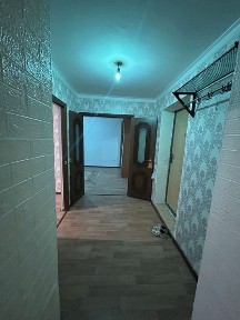 Продаю 2 х комнат квартира с хорошей локаци