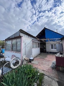 Продам зимнюю дачу на Мирном, с печью и камином.