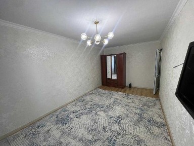 Продаётся 1-комнатная квартира 103-серии. Район рынка КОКТЕМ БАЗАР