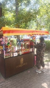 Продам фризер для мороженого Лавка для мороженого. Попкорн апарат.