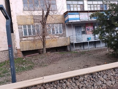 2-ком кв в 11 мкр под бизнес или жильё на 1 этаже кирпичный дом