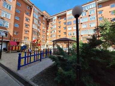 Продаётся 2 комн. квартира, район памятника Маншук Маметовой