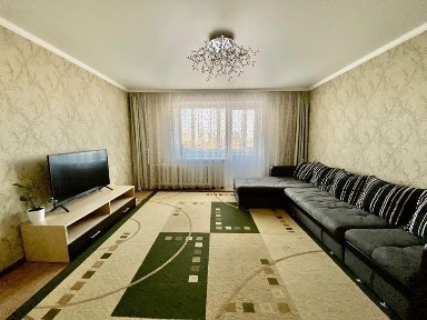 сдам 4-х комнатную квартиру посуточно в хорошем районе