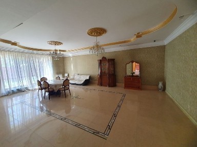 Дом в р-не Инкубатор, 448 кв с большим бассейном, участок 30с