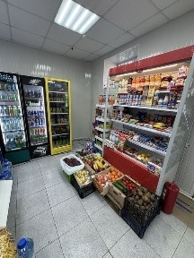 Продам продуктовый минимаркет на Батысе, цокольный этаж