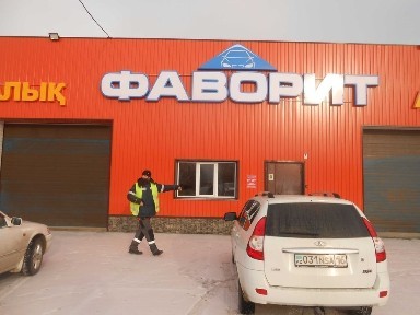 СТО, автомойка и пункт техосмотра для грузовых и легковых автомобилей.