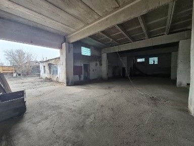 Продам адм. здание с гаражами 645 кв. м.