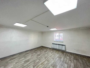 Коммерческие помещения: 1,2 этажи офисы от 25 м² и 60 м²