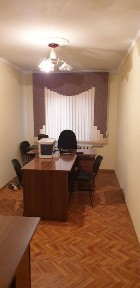 Продается 3-х комнатная квартира в центре. 1-этаж.