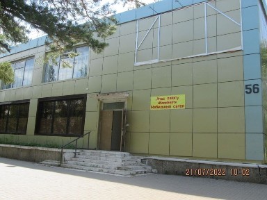 Продам часть здания (второй этаж) по адесу 1мкр 56зд (мебельный маг. )