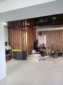 Продам 1 /2здания, второй этаж 115квм, Цоколь 50 кв м