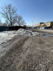 Здание с землей.