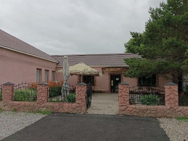 Продам действующее кафе основная площадь 495 кв. м. территория 2.5 га