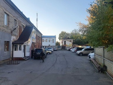 В связи с отъездом продам 2 х этажное здание в центре города