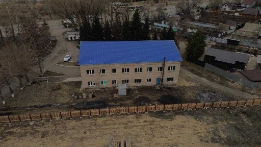 Продажа двухэтажного здания, на участке в пол гектара земли.