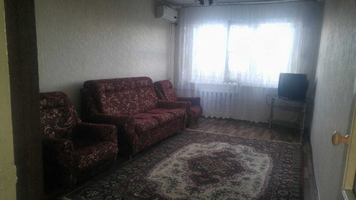 Сдам двух комнатную кв- ру в 12 м-не ул Жибек Жолы - Без посредников.