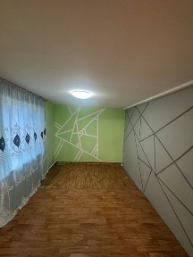 Продам дом. Участок - 12 соток. Дом 4-комнатный, большая кухня, баня.