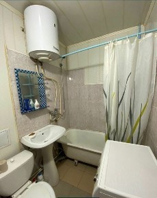 Посуточно и по часам, не для шумных компаний.