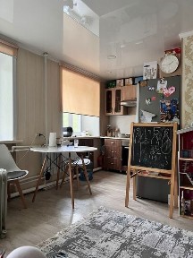 Срочно срочно Двухкомнатная квартира на против больницы