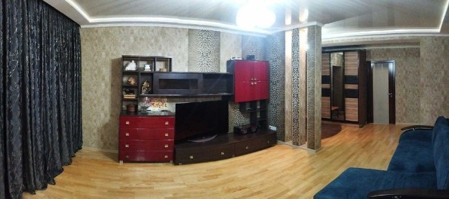 Продаётся трёхкомнатная квартира, район космос