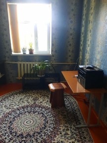 Дом с двором, рядом времянка