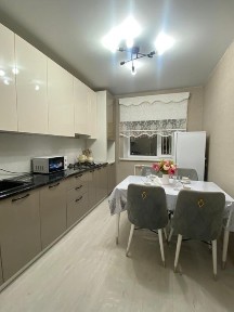 Посуточно сдается 2- комн квартира Зачаганск. Центр 6-9 мкр