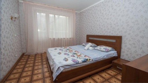 2-х комн квартира в р-не Университета-8 школы