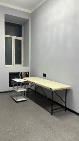 Сдам маникюрный стол в аренду / сдам кушетку в аренду