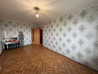 Продам 2х комн квартиру на 6 мкр улусшенная планировка