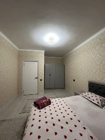 Сдам 1 комнатную квартиру на 5 эт в мкр Нурсат по суточно упакованная