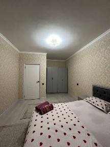 Сдам 1 комнатную квартиру на 5 эт в мкр Нурсат по суточно упакованная