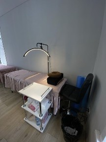 Сдаю в аренду кушетку, маникюрный стол, стол визажиста