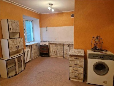 -ПРодам 2 комн на Востоке. Высокий цоколь! Теплая!