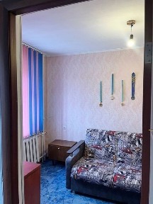Продам двухкомнатную квартиру в центре 2/5, не угловая. Торг уместен