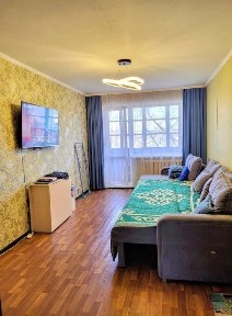 2-комн кварт в 18 мкр, остановка рядом, вся техника и мебель остаются