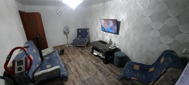Продам 3-х комнатную квартиру в с. Майское!