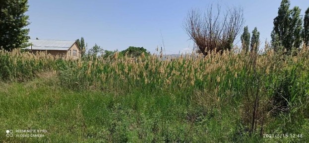 Продам участок с времянкой в городе