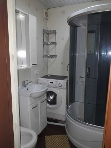 Продается 2х ком. квартира в центре Пришахтинска