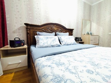 2х ком кв. В центре. На 1 этаже 12000