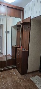 Продаю однокомнотную кв, в центре города, второй этаж, напротив акима