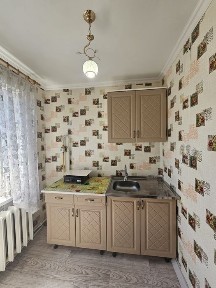 Продаю однокомнатную квартиру в городе на ул. Ержанова, д. 38 - 4 этаж