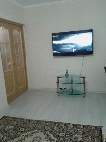 Сдается 2-х комнатная квартира в центре на длительный срок