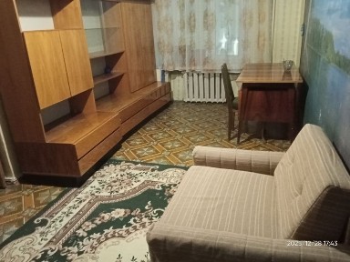 В центре города, Бухар Жырау 29, сдаётся 3ком. квартира (старого типа)