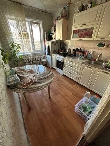 продам 2х комн квартиру в хорошем сухом доме район 13 и 18 школы.