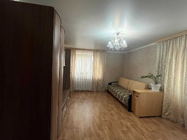 Продается 2- комнатная квартира в районе центрального рынка.