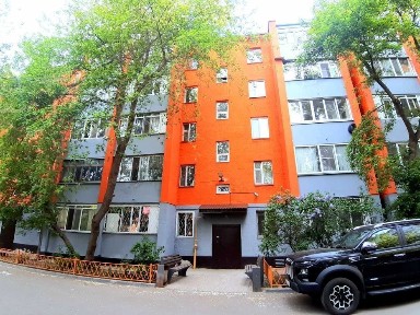 Продается трехкомнатная квартира 1994 г. п. по ул. Сембинова